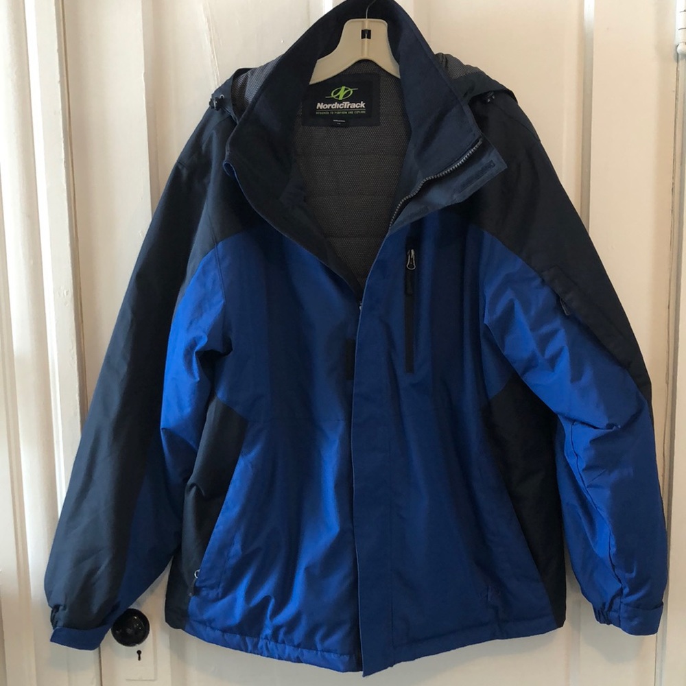 Men’s Nordic Track Mid-Weight Outdoor Winter Coat. SZ L